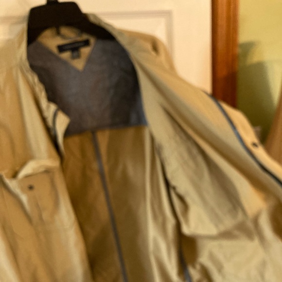 Men’s extra-large khaki colored jacket with pockets and front zipper. - Picture 5 of 5